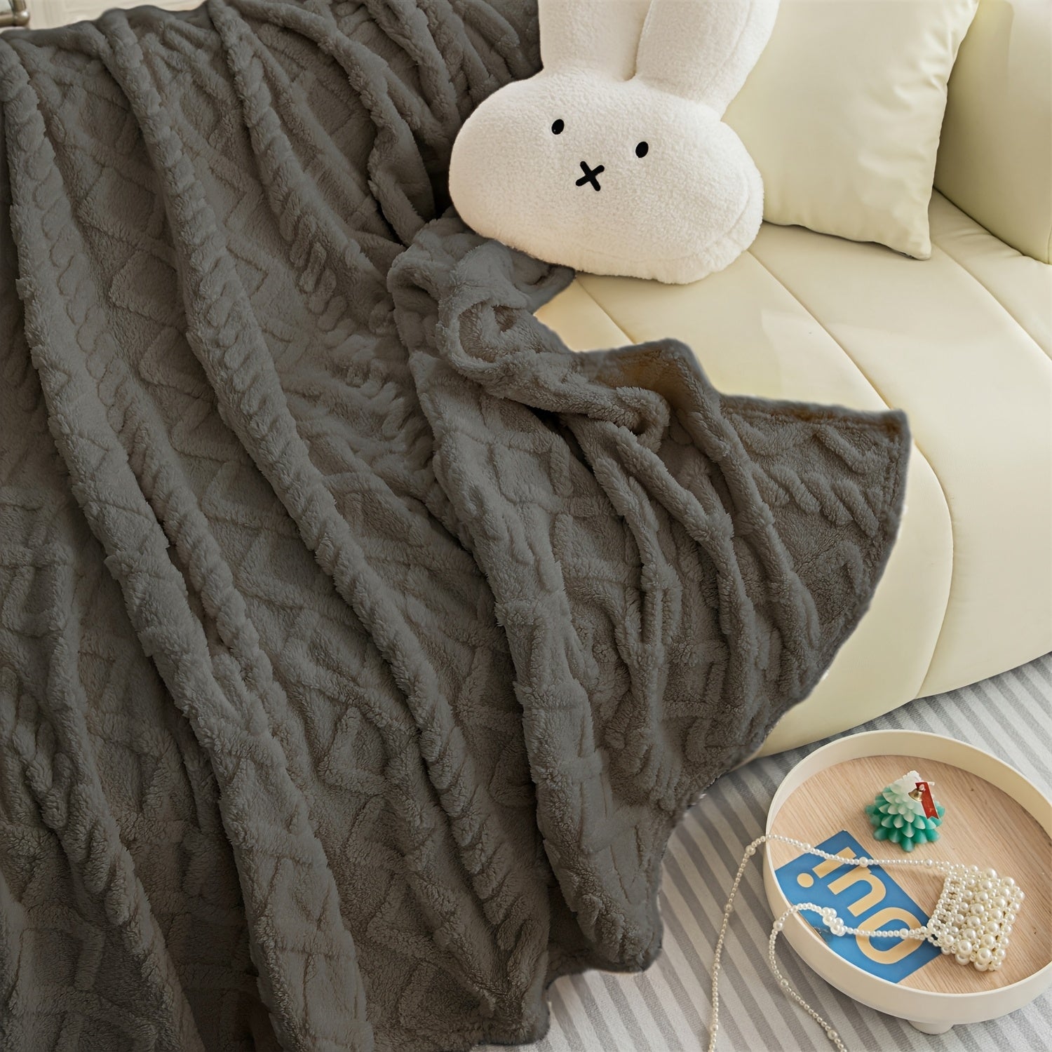 Ultra-Soft Diamond Jacquard Brushed Fleece - Cozy, Thick Plush With 3D Design | Versatile For Bed, Couch, Travel | Machine Washable | All-Season Comfort, Air Conditioning, Flannel, Multifunctional