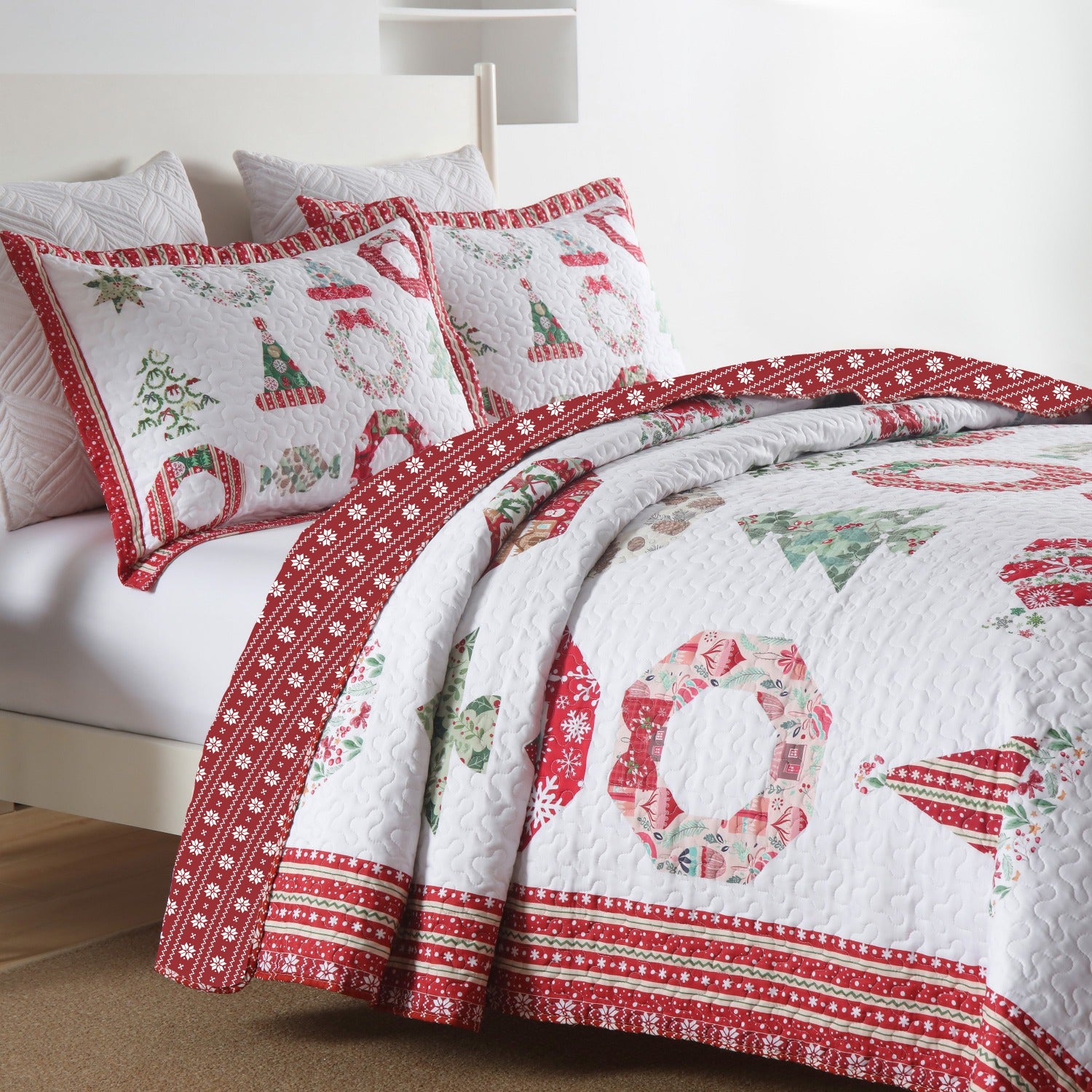 3 PCS Winter Christmas Quilt Bedspread Set - Holiday Bedding Set with Festive Christmas Patterns Including Trees, Wreaths & Candies, Soft Polyester Quilt for Bedroom Decor, Multi - Use As Bed Coverlet\u002FAC Quilt\u002FSofa Blanket, Ideal for Christmas S